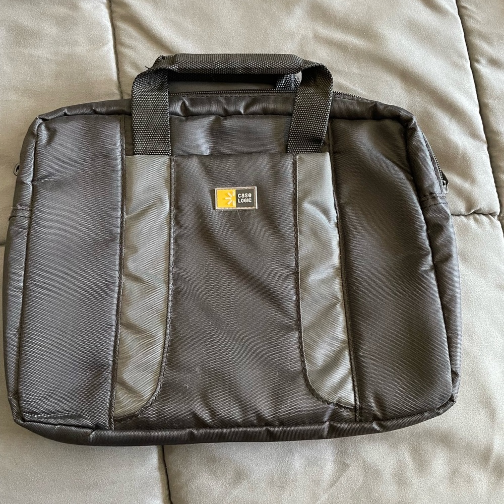 Case Logic tablet bag carrying case